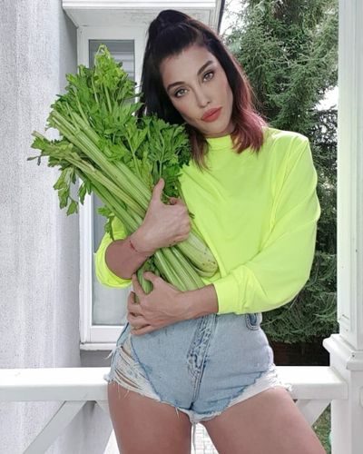 Deniz Akkaya seksi ifşa fotoğrafı 169