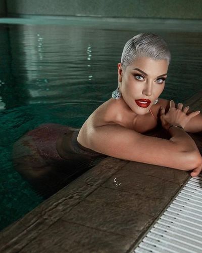 Deniz Akkaya seksi ifşa fotoğrafı 23