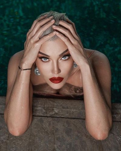Deniz Akkaya seksi ifşa fotoğrafı 24