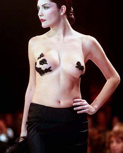 Deniz Akkaya seksi ifşa fotoğrafı 11 — Deniz Akkaya Sexy Bikini (2022)