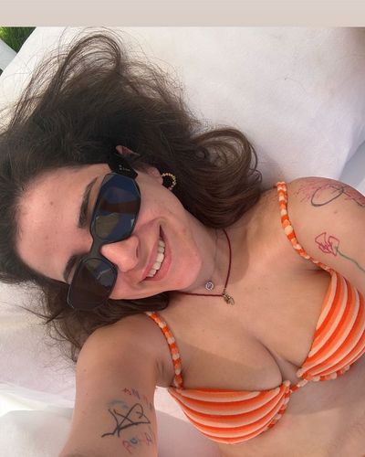 Deniz Bağdaş seksi ifşa fotoğrafı 14