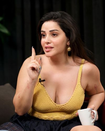 Deniz Bağdaş seksi ifşa fotoğrafı 16