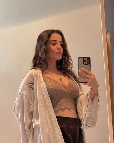 Deniz Bağdaş seksi ifşa fotoğrafı 18