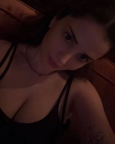 Deniz Bağdaş seksi ifşa fotoğrafı 5