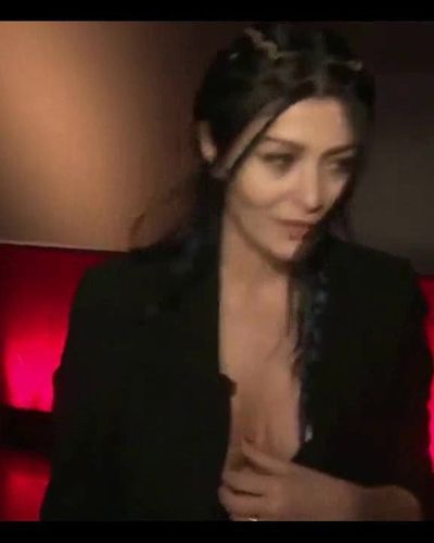 Deniz Çakır seksi ifşa fotoğrafı 1 — Deniz Çakır Sexy Cleavage Video (2022)
