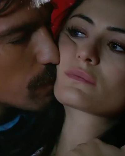 Deniz Çakır seksi ifşa fotoğrafı 10 — İffet (2017)