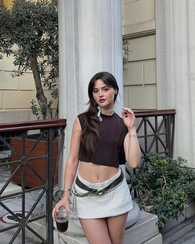 Derya Pınar Ak seksi ifşa fotoğrafı 1