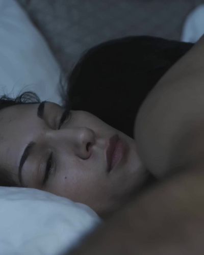 Devin Özgür Çınar seksi ifşa fotoğrafı 11 — Geriye Kalan (2012)