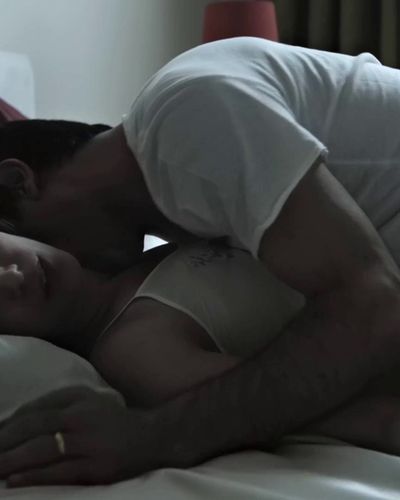 Devin Özgür Çınar seksi ifşa fotoğrafı 19 — Geriye Kalan (2012)