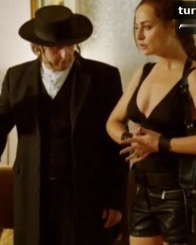 Didem Balçın seksi ifşa fotoğrafı 1 — Çakallarla Dans 3: Sıfır Sıkıntı (2014)