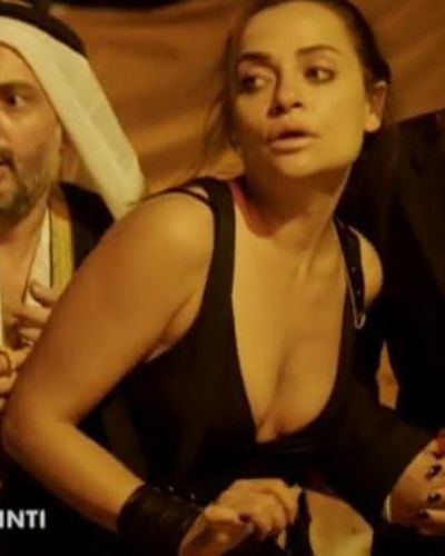 Didem Balçın seksi ifşa fotoğrafı 2 — Çakallarla Dans 3: Sıfır Sıkıntı (2014)