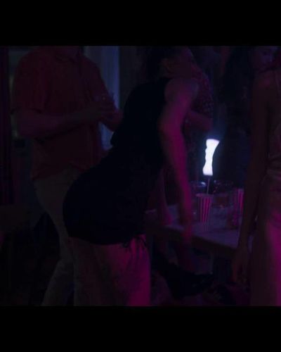 Dilan Çiçek Deniz seksi ifşa fotoğrafı 6 — Kal (2022)