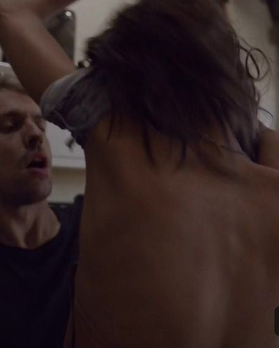 Dilan Çiçek Deniz seksi ifşa fotoğrafı 17 — Yarına Tek Bilet (2020)