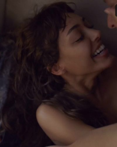Dilan Çiçek Deniz seksi ifşa fotoğrafı 23 — Yarına Tek Bilet (2020)