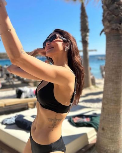 Dilara Akyüksek seksi ifşa fotoğrafı 100