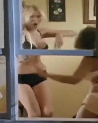 Doğa Bekleriz seksi ifşa fotoğrafı 3 — Amerikalılar Karadeniz'de 2 (2007)