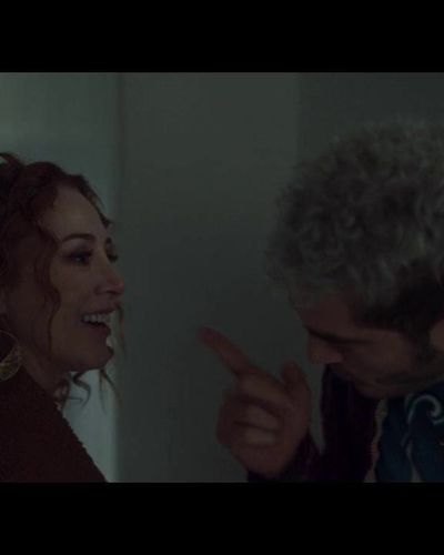 Dolunay Soysert seksi ifşa fotoğrafı 18 — Kal (2022)