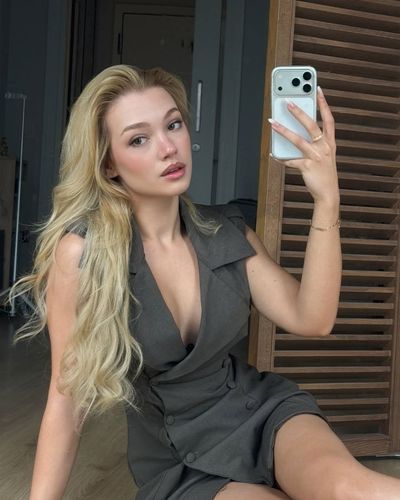 Duygu German seksi ifşa fotoğrafı 555