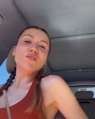 Duygu Özaslan seksi ifşa fotoğrafı 222