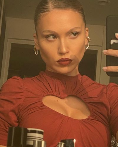 Duygu Özaslan seksi ifşa fotoğrafı 22