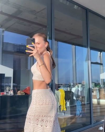 Duygu Özaslan seksi ifşa fotoğrafı 46