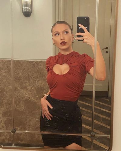 Duygu Özaslan seksi ifşa fotoğrafı 4