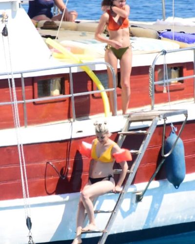 Ebru Şahin seksi ifşa fotoğrafı 477