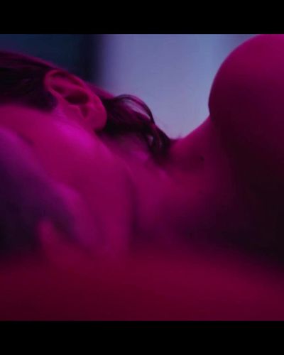 Ece Özdikici seksi ifşa fotoğrafı 2 — Meraklı Bir Adamın 10 Günü (2024)