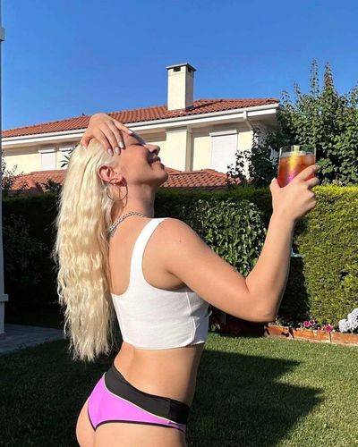 Ece Seçkin seksi ifşa fotoğrafı 800