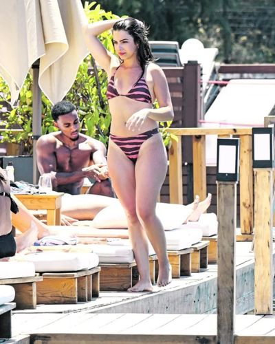 Ecem Öz seksi ifşa fotoğrafı 214