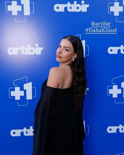 Ecem Öz seksi ifşa fotoğrafı 320