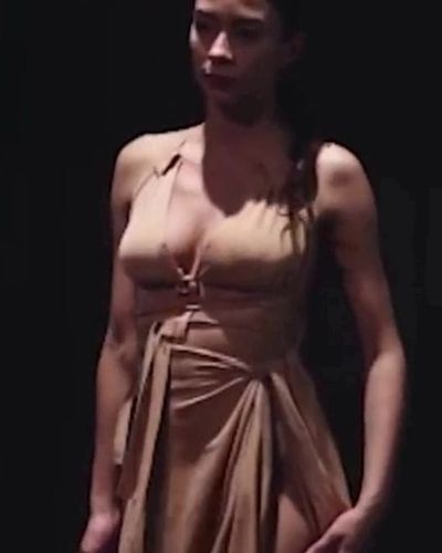 Ecem Yorulmaz seksi ifşa fotoğrafı 4 — Muhr U Cin (2020)
