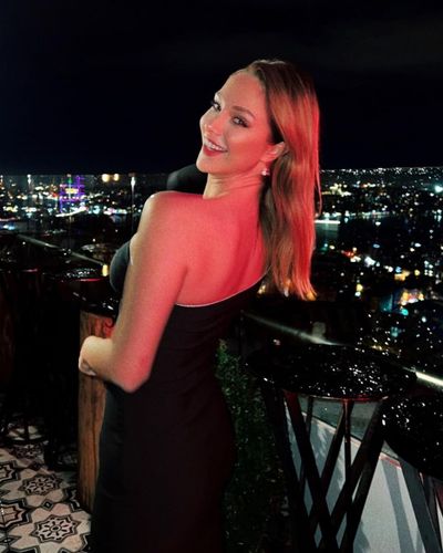Ecenaz Üçer seksi ifşa fotoğrafı 111