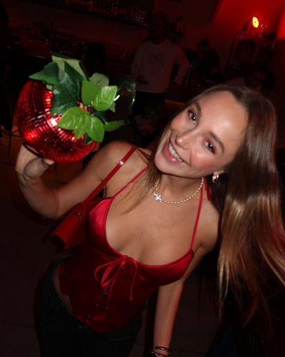 Ecenaz Üçer seksi ifşa fotoğrafı 801