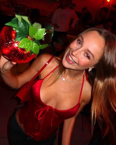 Ecenaz Üçer seksi ifşa fotoğrafı 799