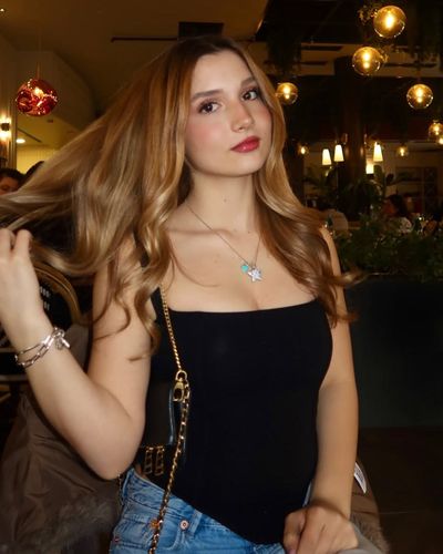 Ecrin Su Çoban seksi ifşa fotoğrafı 37