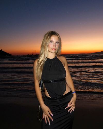 Ecrin Su Çoban seksi ifşa fotoğrafı 87