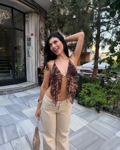 Eda Biçim seksi ifşa fotoğrafı 16