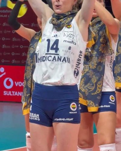 Eda Erdem seksi ifşa fotoğrafı 23