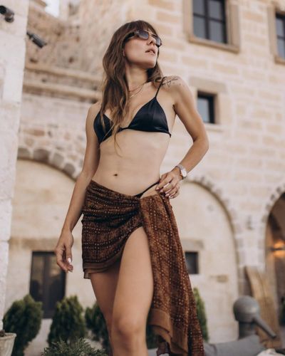 Ege Kökenli seksi ifşa fotoğrafı 10
