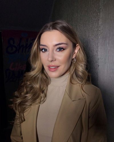 Ege Kökenli seksi ifşa fotoğrafı 131