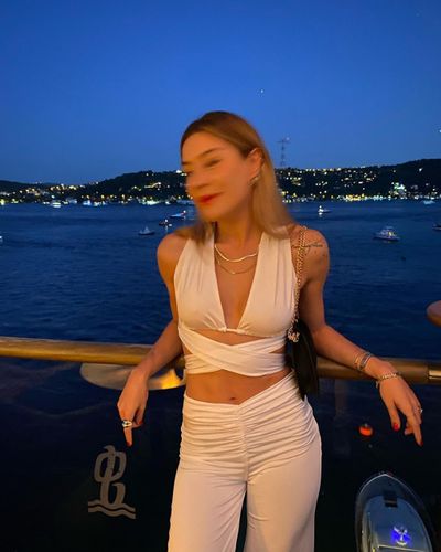 Ege Kökenli seksi ifşa fotoğrafı 133