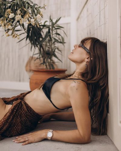 Ege Kökenli seksi ifşa fotoğrafı 15