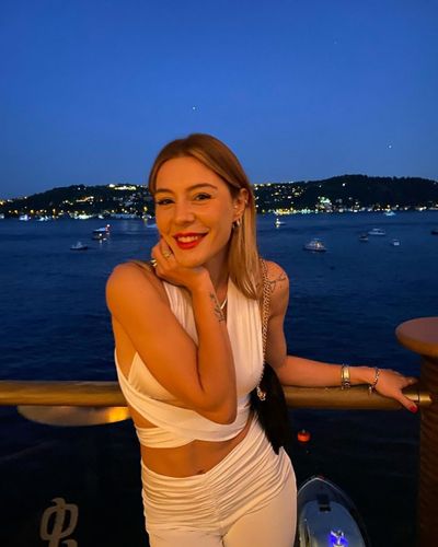 Ege Kökenli seksi ifşa fotoğrafı 165