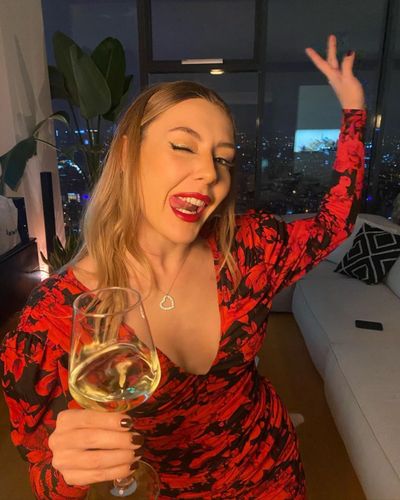 Ege Kökenli seksi ifşa fotoğrafı 208