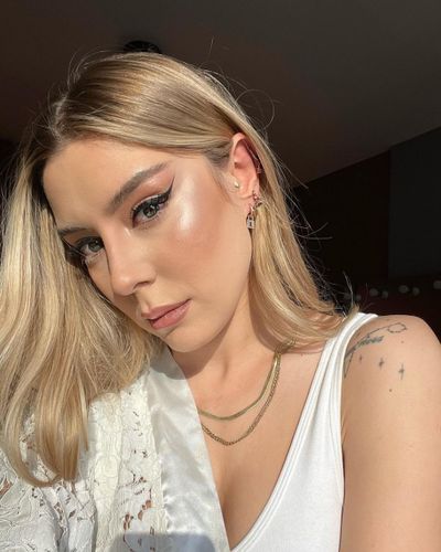 Ege Kökenli seksi ifşa fotoğrafı 223