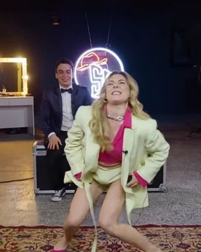 Ege Kökenli seksi ifşa fotoğrafı 240
