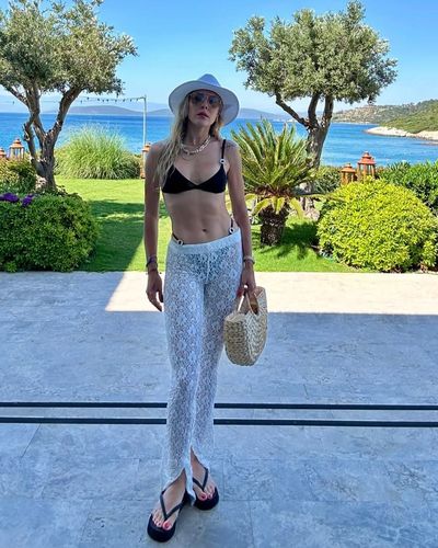 Ege Kökenli seksi ifşa fotoğrafı 261