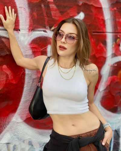Ege Kökenli seksi ifşa fotoğrafı 266