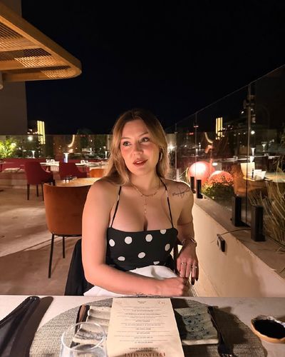 Ege Kökenli seksi ifşa fotoğrafı 272